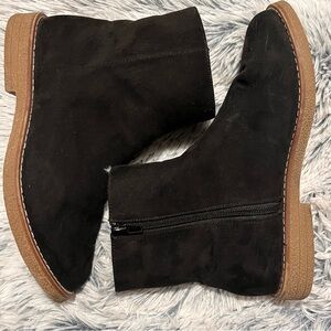LOFT Black Faux Fur Lined Ankle Boots Booties. Size 8.5
